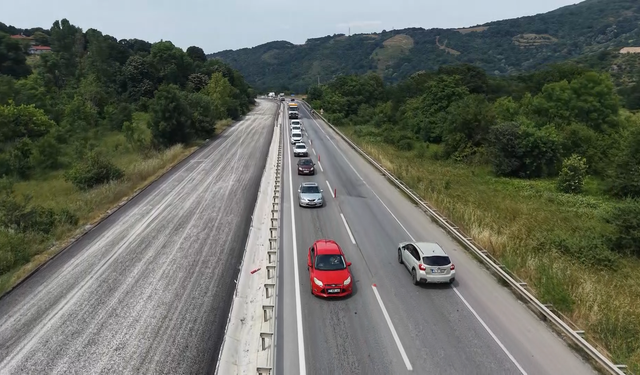 Yalova-Bursa yolu yenileniyor... Trafik tek şeritten ilerliyor!