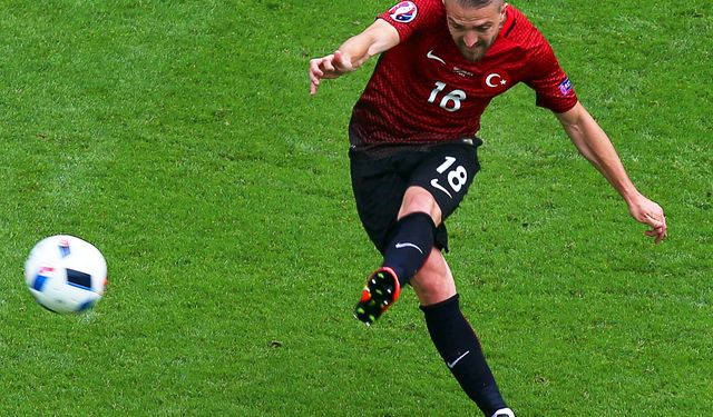 Caner Erkin, profesyonel futbol kariyerini noktaladı