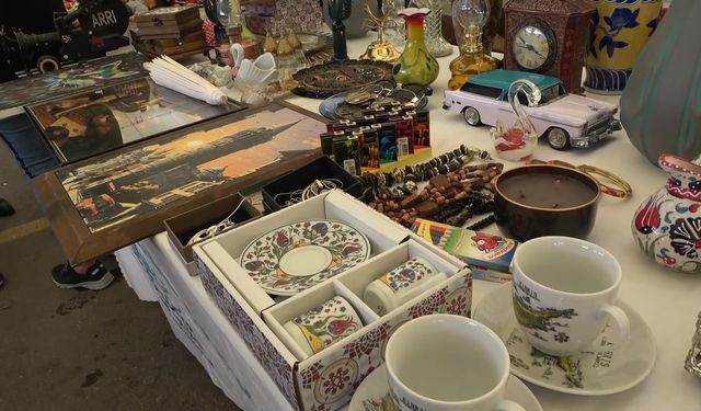 Bursa'da geçmişin izleri, çocukluğun hatıraları bu pazarda buluşuyor