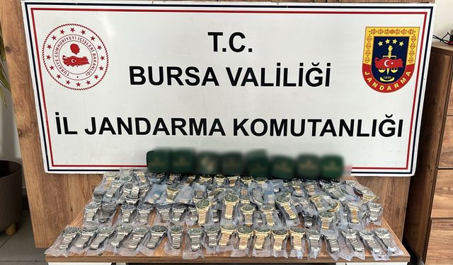 Bursa'da 2,5 milyon liralık kaçak saat ele geçirildi