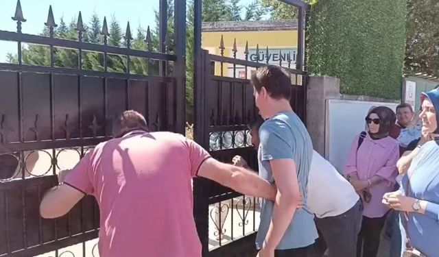 Bursa'da belgesini otomobilde unutan aday, sınava geç kaldı