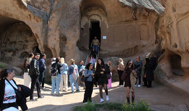 Kapadokya'nın en büyük katedralinde turist yoğunluğu