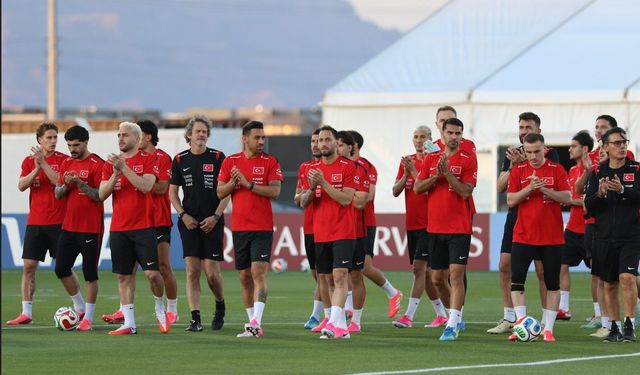 A Milli Futbol Takımı, Arizona'daki ilk antrenmanını taraftara açık yaptı