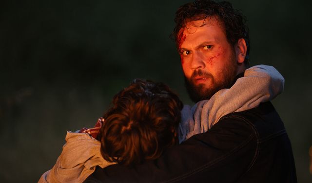 Aras Bulut İynemli’nin Netflix Dizisi “Eve Giden Yol” Çekimleri Başladı! Eve Giden Yol konusu ne? Kadrosu nasıl?