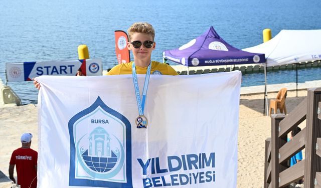 Yıldırımlı yüzücülere milli gurur