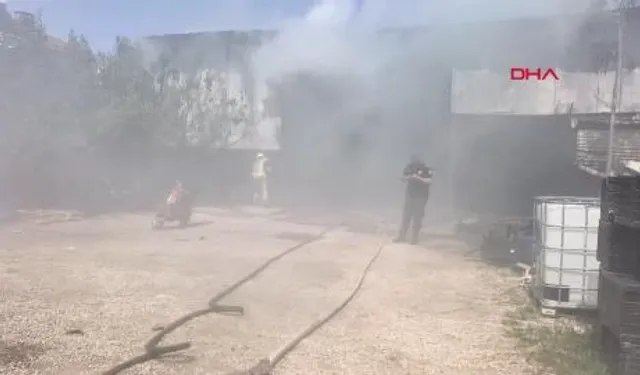 İnegöl'de korku dolu anlar: Yumurta deposu kül oldu, gözyaşlarıyla izlediler...