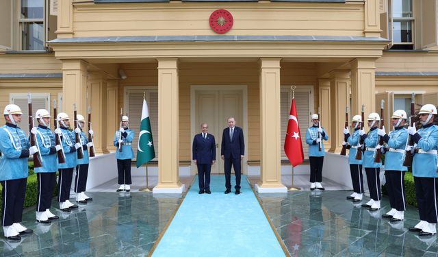 Cumhurbaşkanı Erdoğan, Pakistan Başbakanı Şerif’i resmi törenle karşıladı