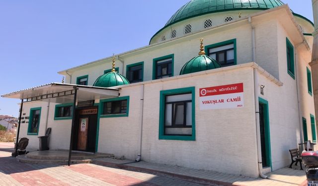 Bursa'da camide yardım kutusunu kırıp 100 bin lirayı çaldı: O anlar kamerada