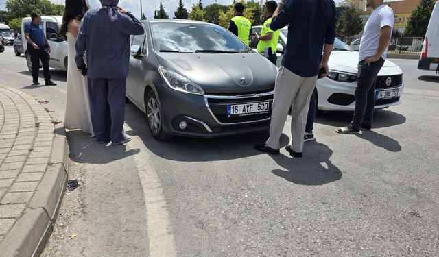 Bursa İnegöl'de otomobil motorsiklete çarptı: 2 yaralı
