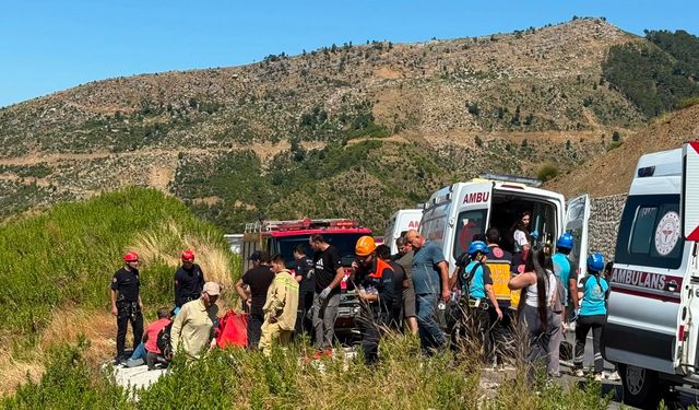 Antalya'da feci kaza: Otomobil uçuruma yuvarlandı; 5 ölü