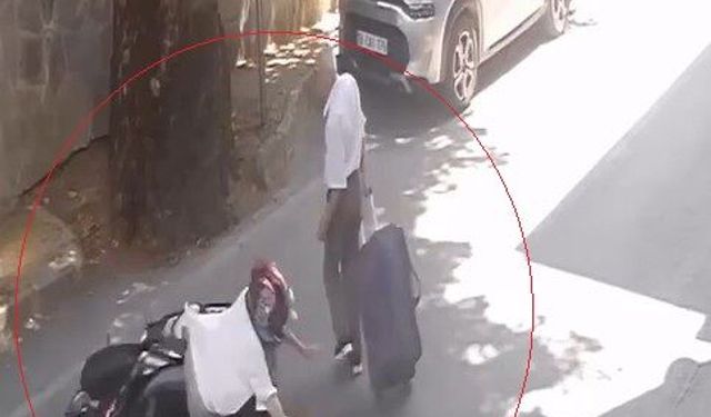 Bursa'da ilginç kaza... Kurtarmak istediği yayaya devrilen motosiklet çarptı