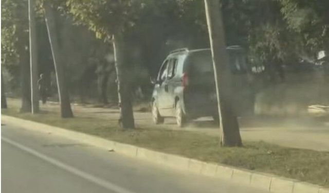 Yayaların canını tehlikeye attı... Bursa'da trafik magandası aracı kaldırımda kullandı!