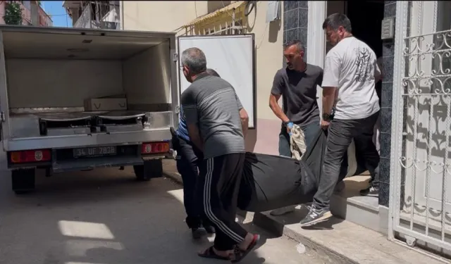 Bursa'da talihsiz adam merdivenlerde can verdi... Acılı annenin feryadı yürekleri dağladı