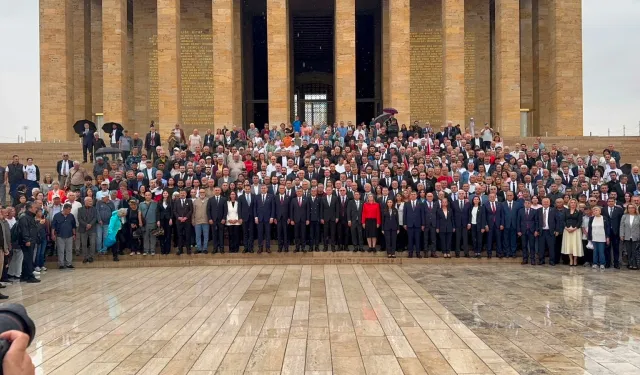 YENİ Parti Genel Başkanı Özgür Özel Anıtkabir'de