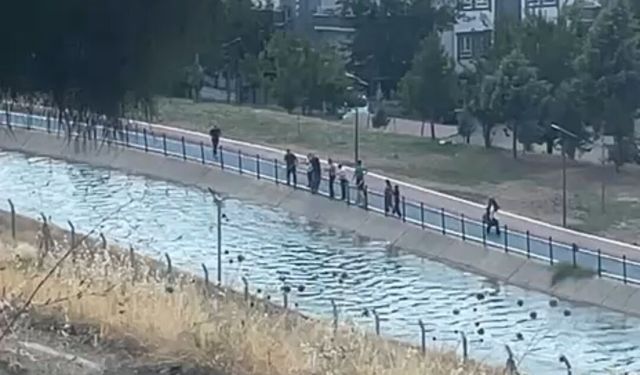 Selfie çekmek isterken bir anda kanala düştü...