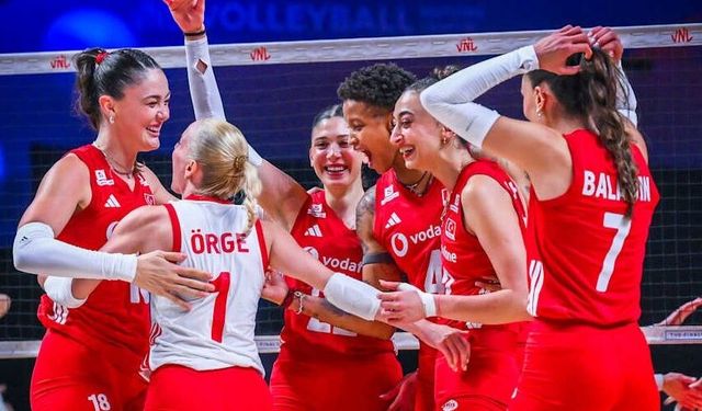 Filenin Sultanları VNL'de şampiyon! Türkiye 3 yıl sonra Milletler Ligi'nde zirvede!