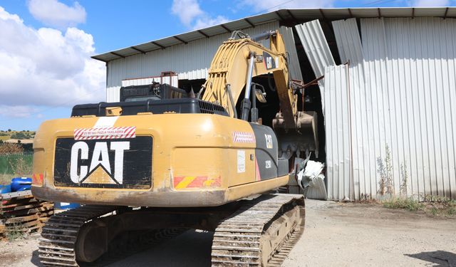 Nilüfer’de toplam 3 bin 300 metrekarelik 3 kaçak yapı yıkıldı
