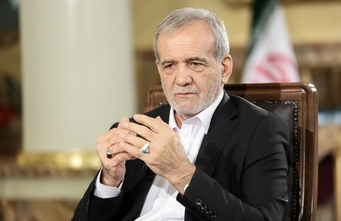 Pezeşkiyan: "İran bugün tam kapsamlı bir savaşın içindedir"