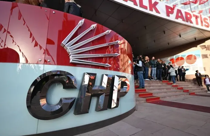 CHP'de 26 il başkanı görevden alındı