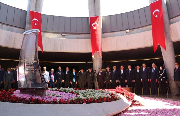 9'uncu Cumhurbaşkanı Süleyman Demirel, kabri başında anıldı