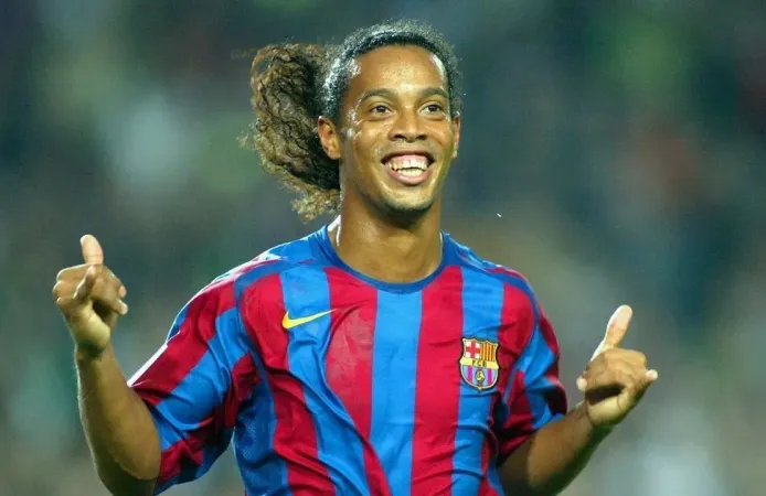 Futbolun efsanesi Ronaldinho sahalara geri dönüyor!