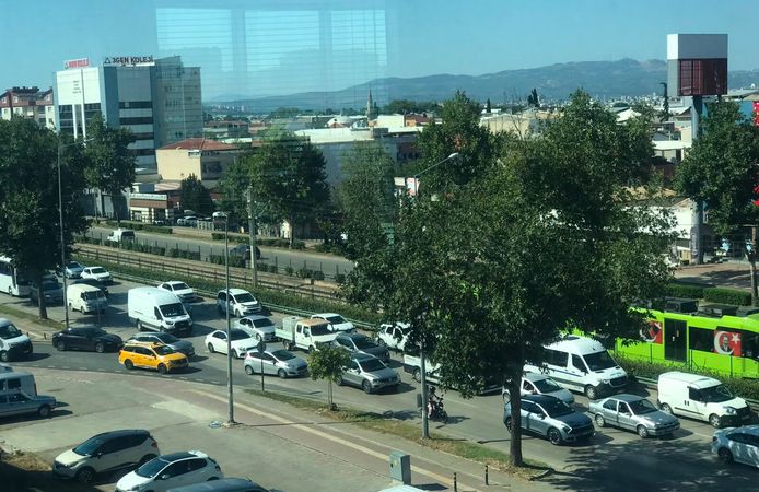 Bursa'da güneşi gören dışarı çıktı! Trafik birçok noktada kilitlendi