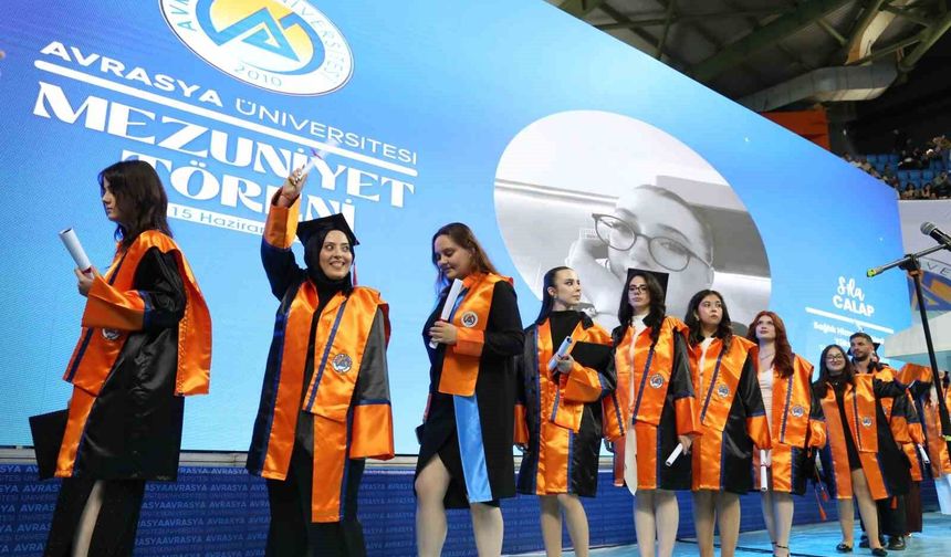 Avrasya Üniversitesi’nde mezuniyet coşkusu