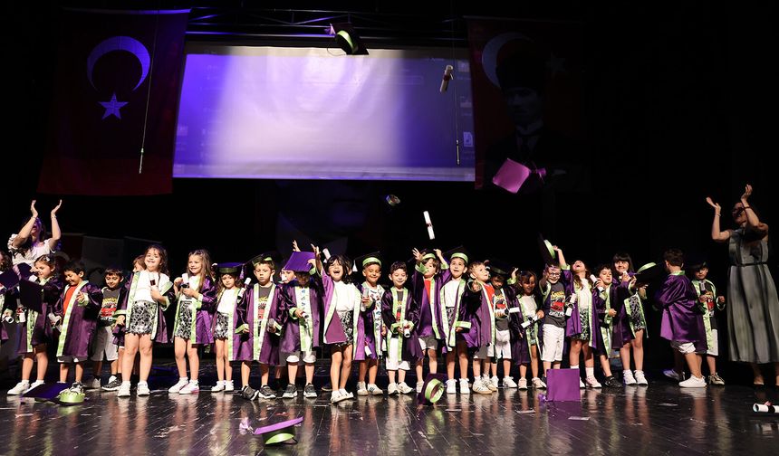 Nilüferli miniklerin mezuniyet sevinci