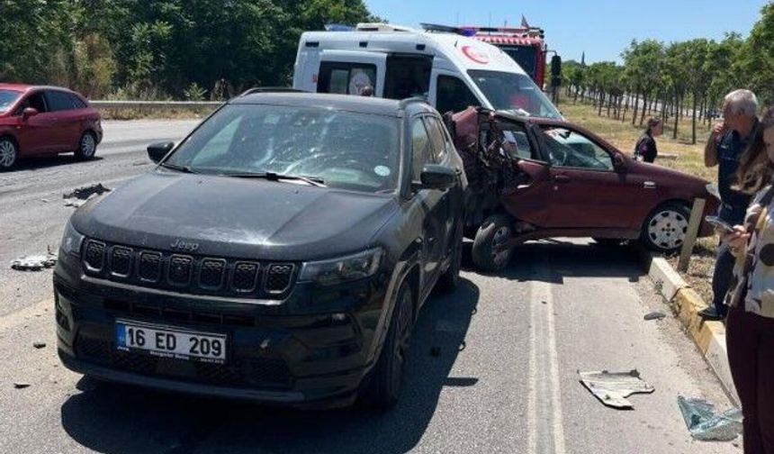 Balıkesir'de 6 araç birbirine girdi: 2 yaralı