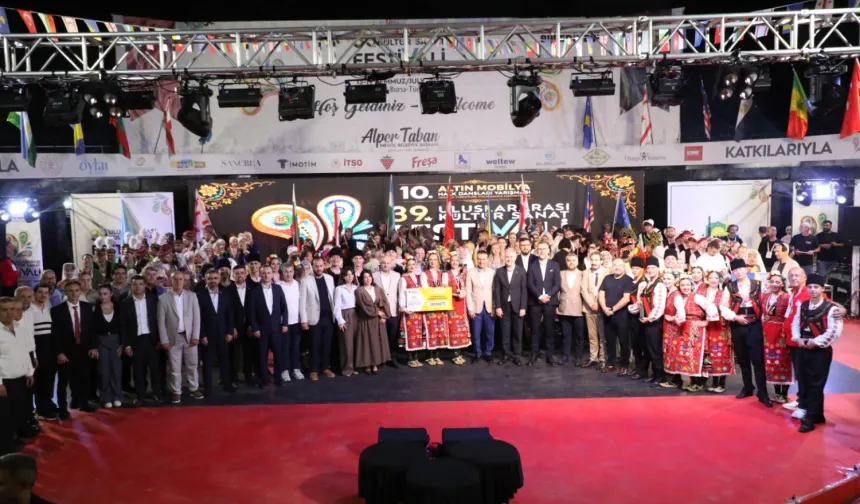 İnegöl'de festival heyecanı... 10. Altın Mobilya'nın şampiyonu Bulgaristan oldu