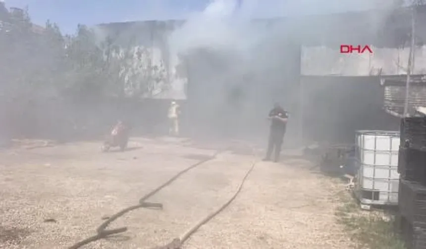 İnegöl'de korku dolu anlar: Yumurta deposu kül oldu, gözyaşlarıyla izlediler...
