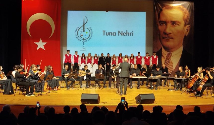 Bursa'nın kayıp türküleri 15 Temmuz destanıyla buluştu! Zeki Müren Güzel Sanatlar Lisesi'nden anlamlı konser