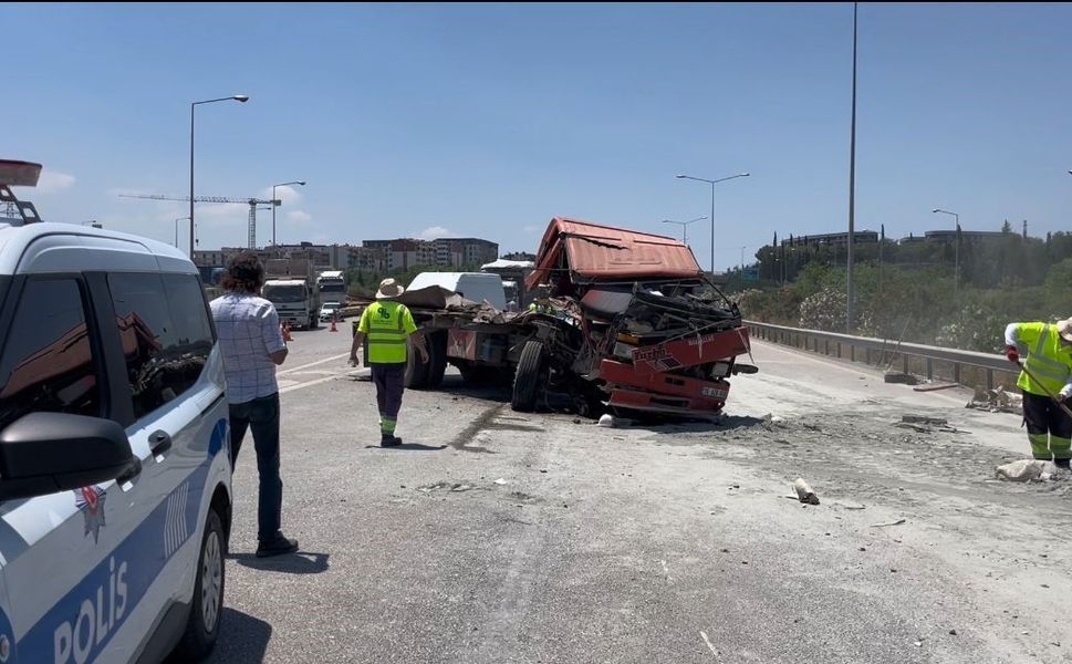İzmir-İstanbul Otoyolu'nda zincirleme kaza: 1 ölü, 3 yaralı