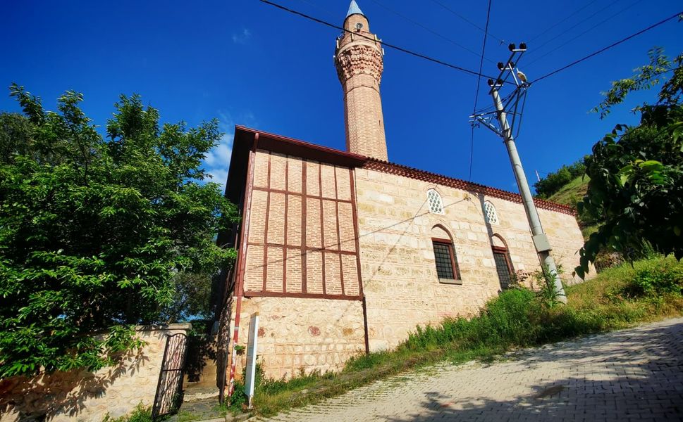 Yarhisar’daki Orhan Gazi Camii turizm rotasında öne çıkıyor