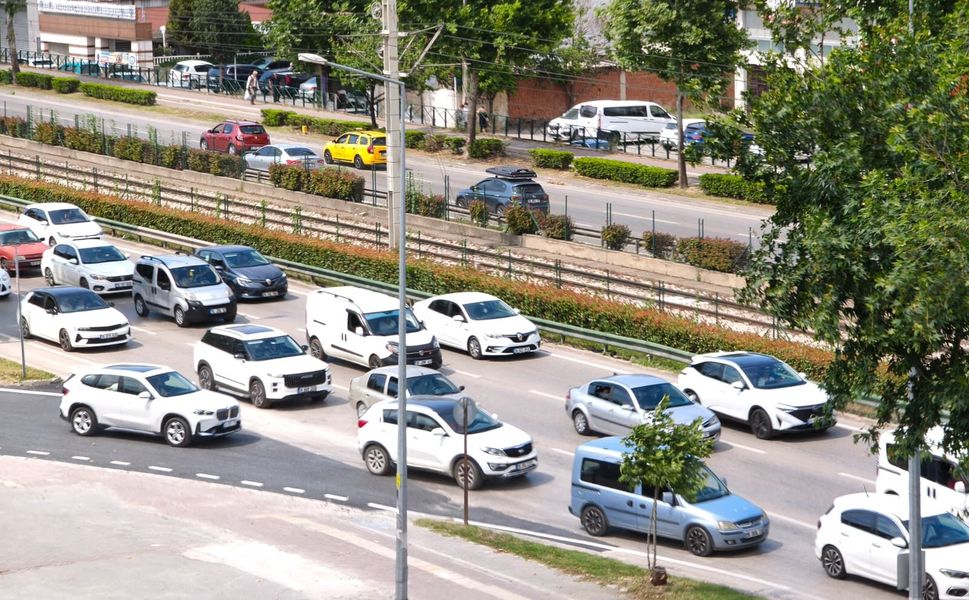 Yağmur uyarısına rağmen Bursalılar sokaklara akın etti