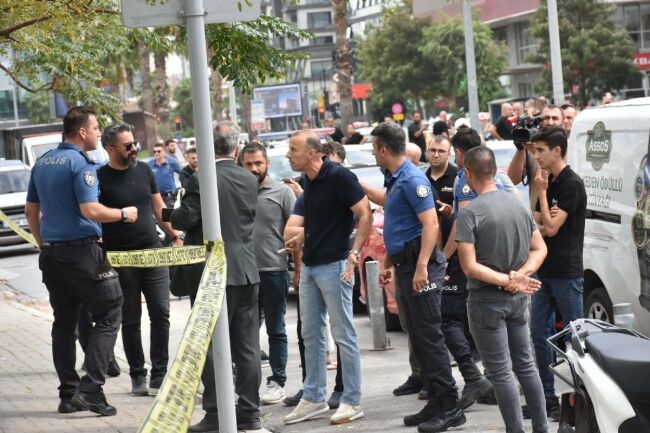 İzmir Adliyesi önünde çatışma: 1 ölü, 5 yaralı!