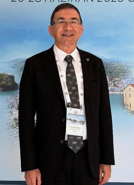 Eczacı Adnan Erakın
