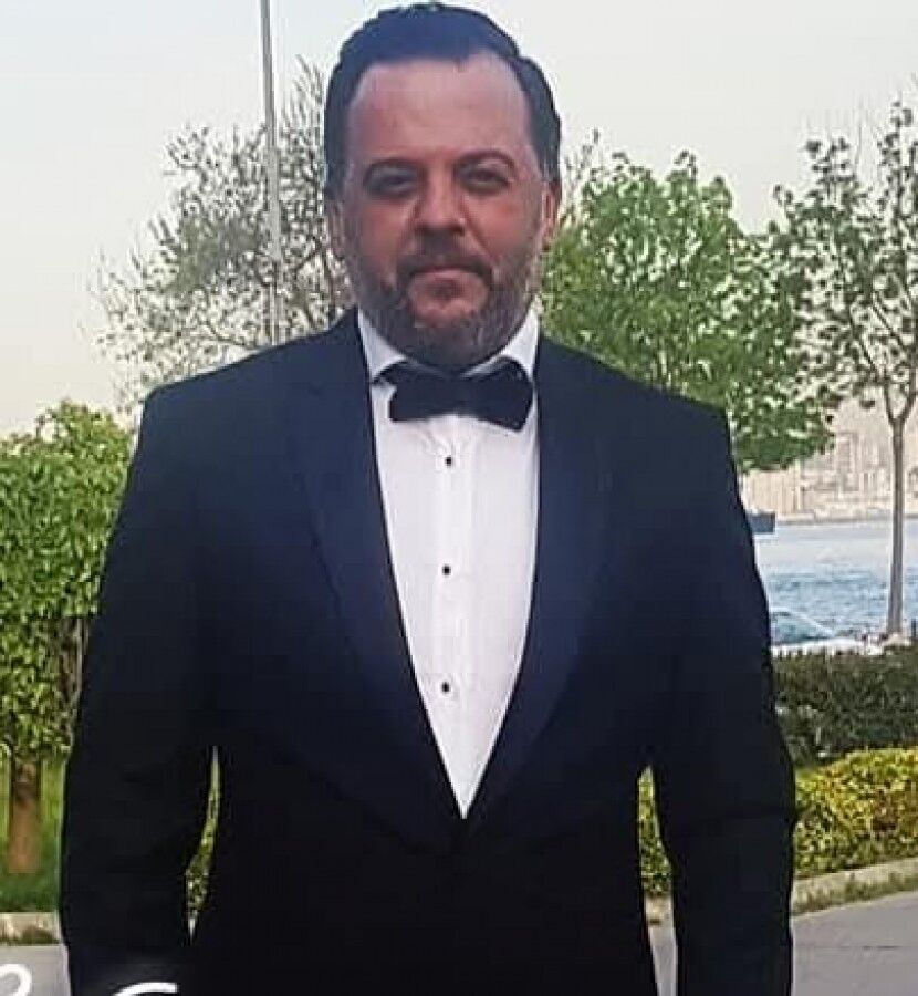 Yakiti Biten Otomobilinin Yaninda Bekler 1122700 333159 696Cf14D07E40