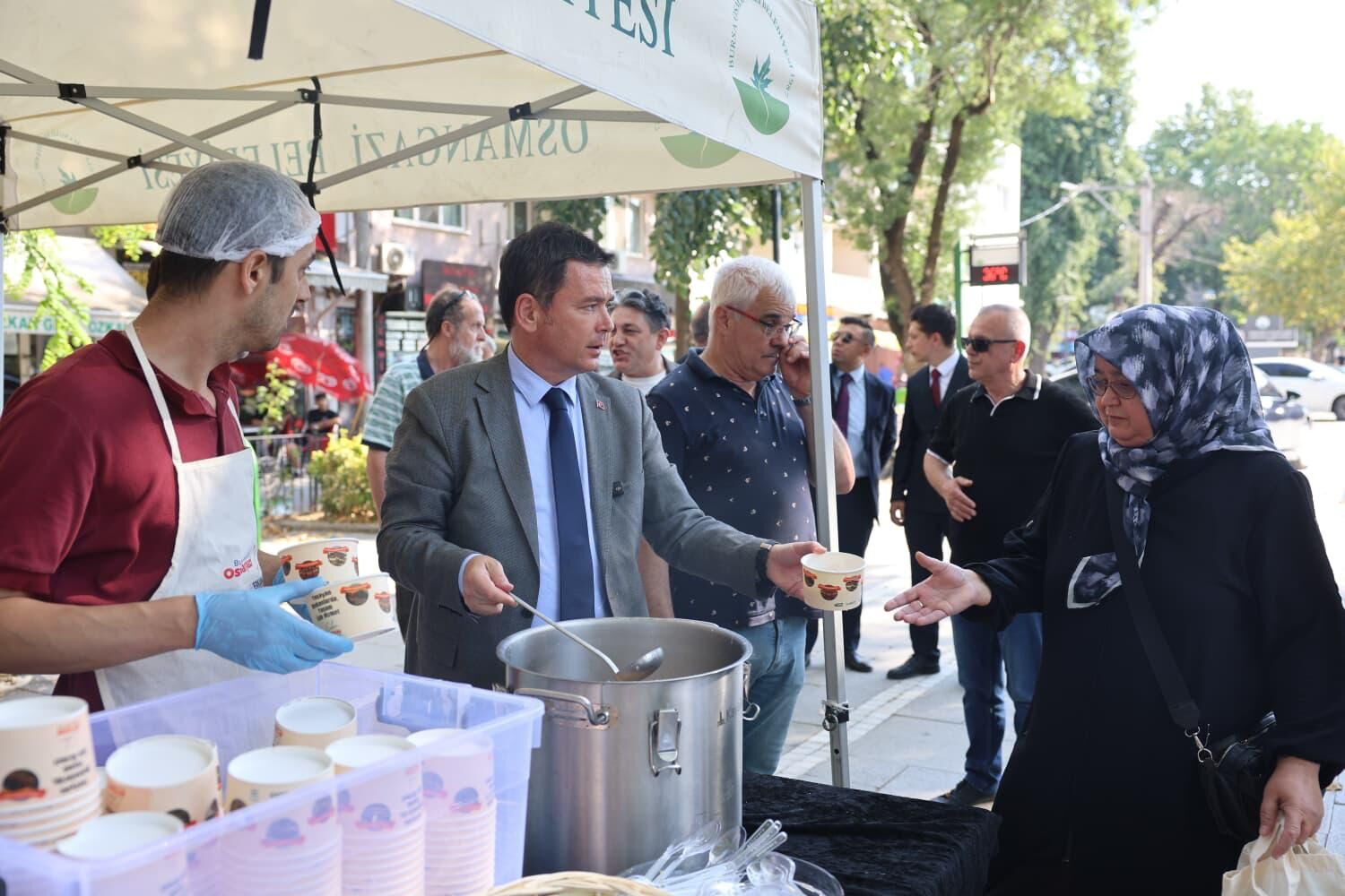 Aşure Dağıtımı (2)